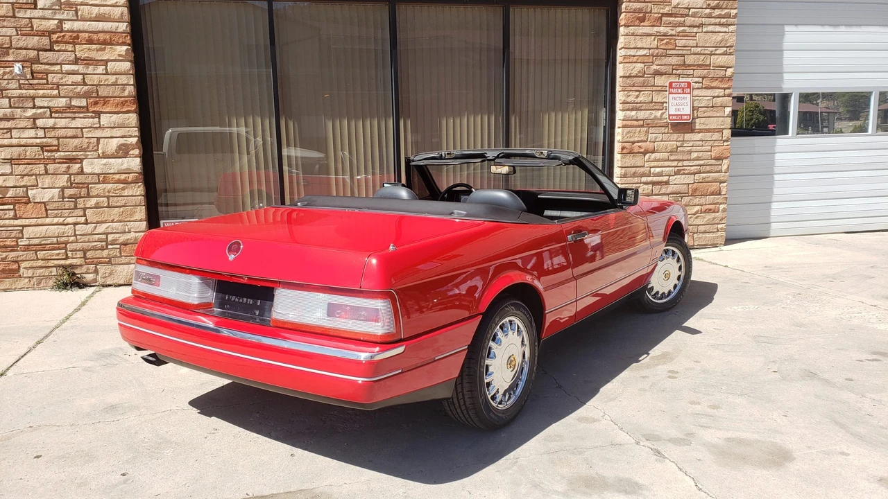 1991 Cadillac Allante - Image 13 of 31
