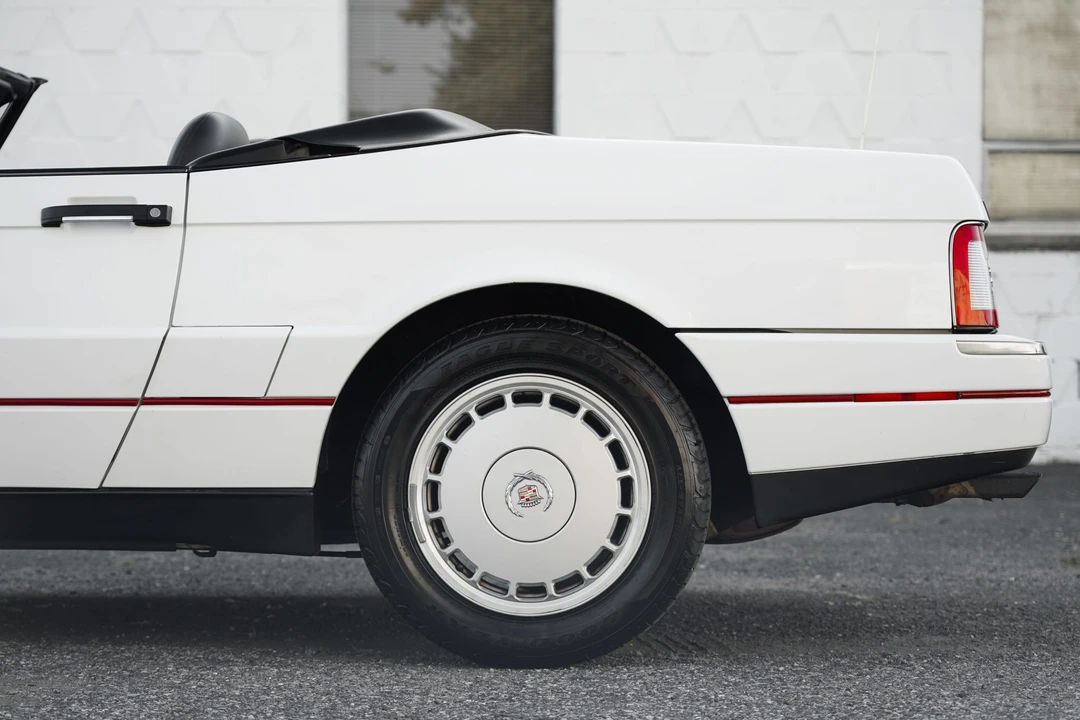 1991 Cadillac Allante - Image 27 of 31