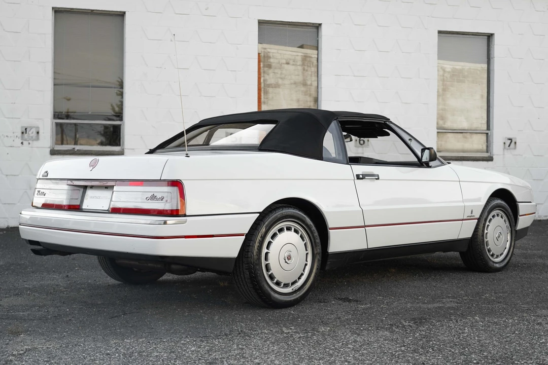 1991 Cadillac Allante - Image 10 of 31