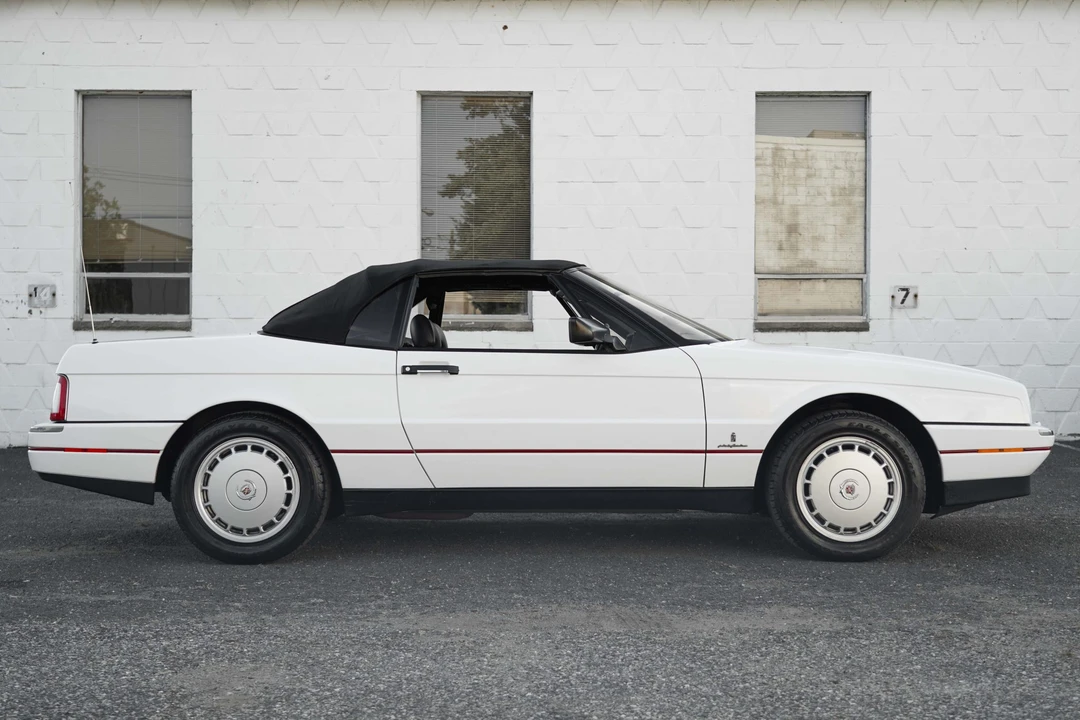 1991 Cadillac Allante - Image 11 of 31