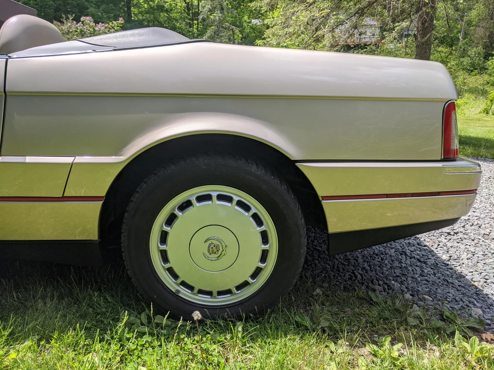1991 Cadillac Allante - Image 24 of 31