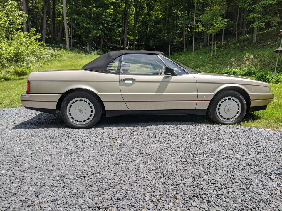 1991 Cadillac Allante - Image 16 of 31