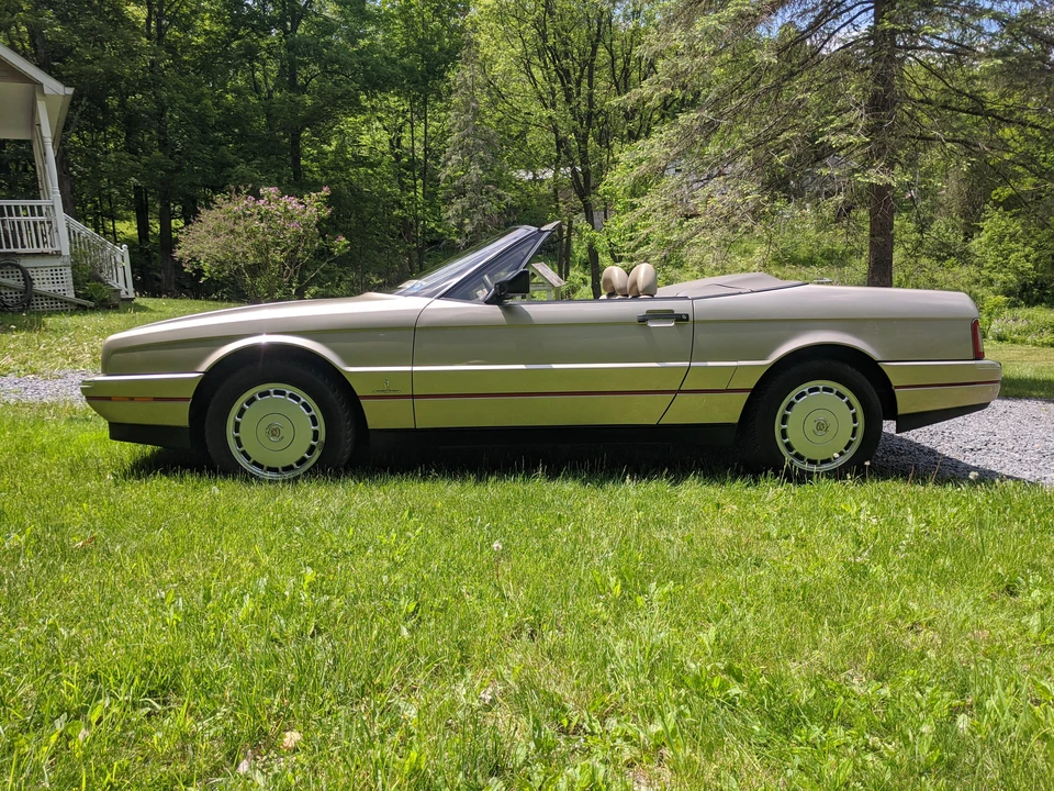 1991 Cadillac Allante - Image 11 of 31