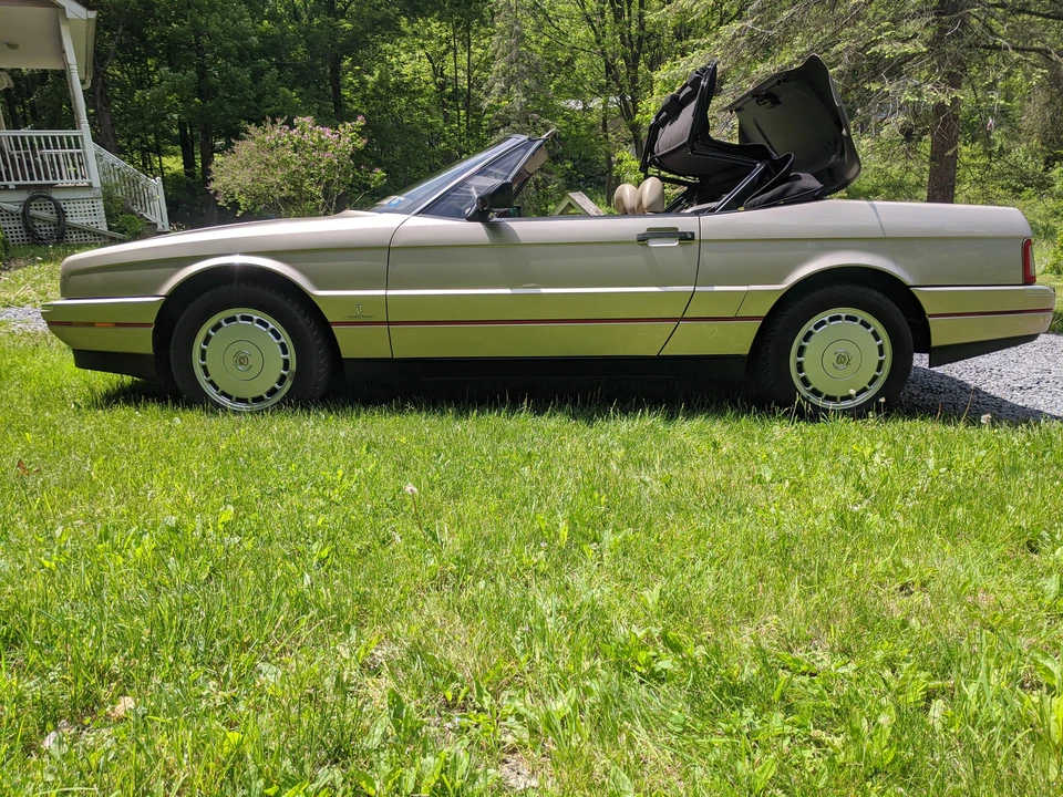 1991 Cadillac Allante - Image 10 of 31