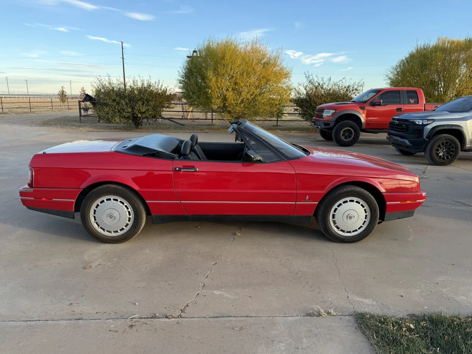 1991 Cadillac Allante - Image 11 of 31