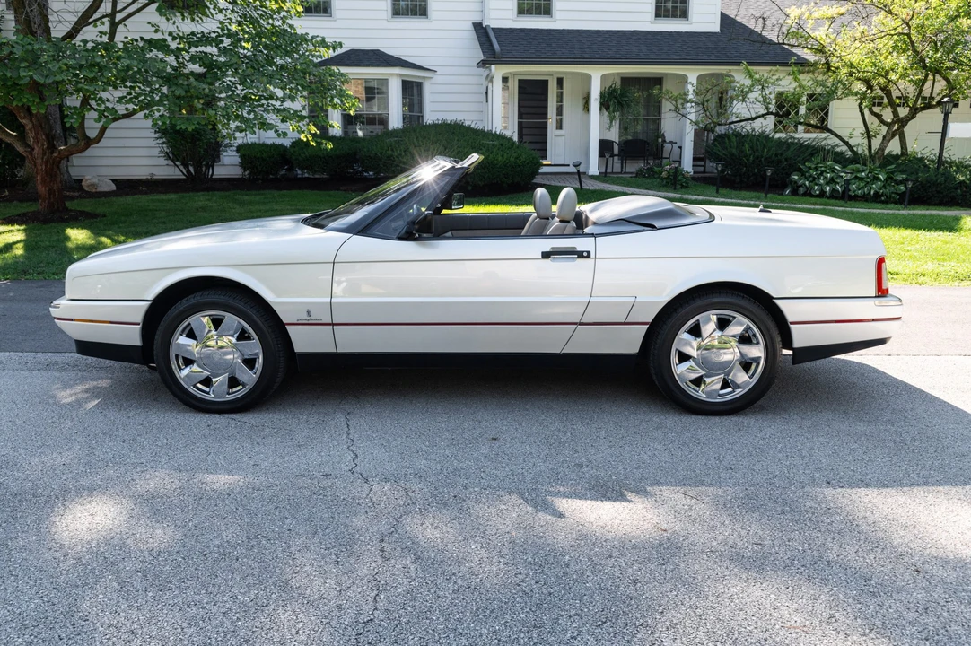 1991 Cadillac Allante - Image 2 of 31
