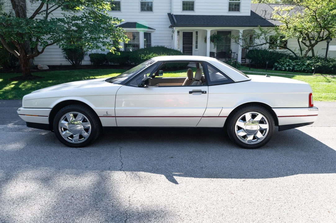 1991 Cadillac Allante - Image 10 of 31