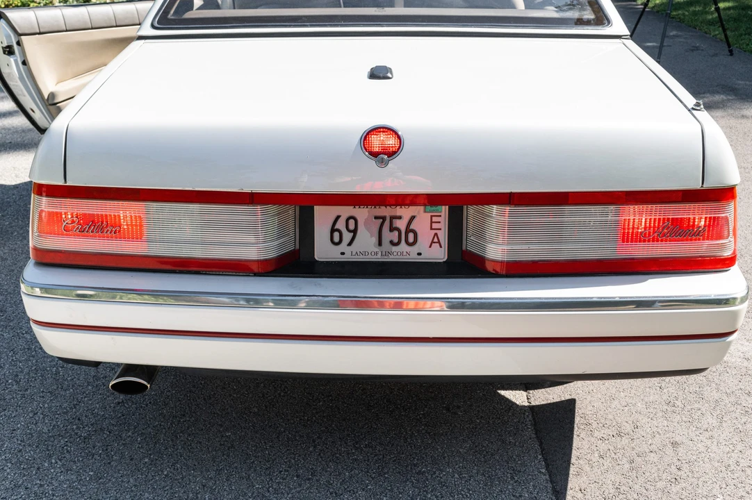 1991 Cadillac Allante - Image 28 of 31