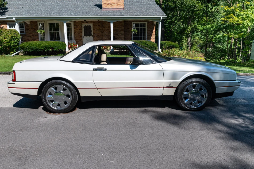 1991 Cadillac Allante - Image 14 of 31
