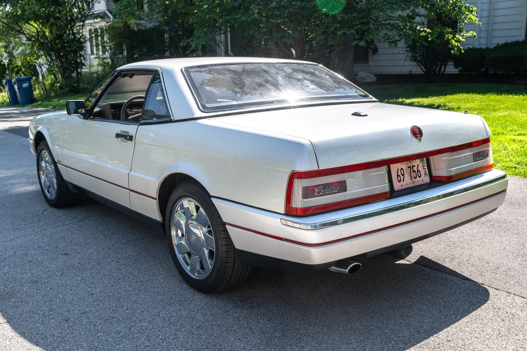 1991 Cadillac Allante - Image 11 of 31