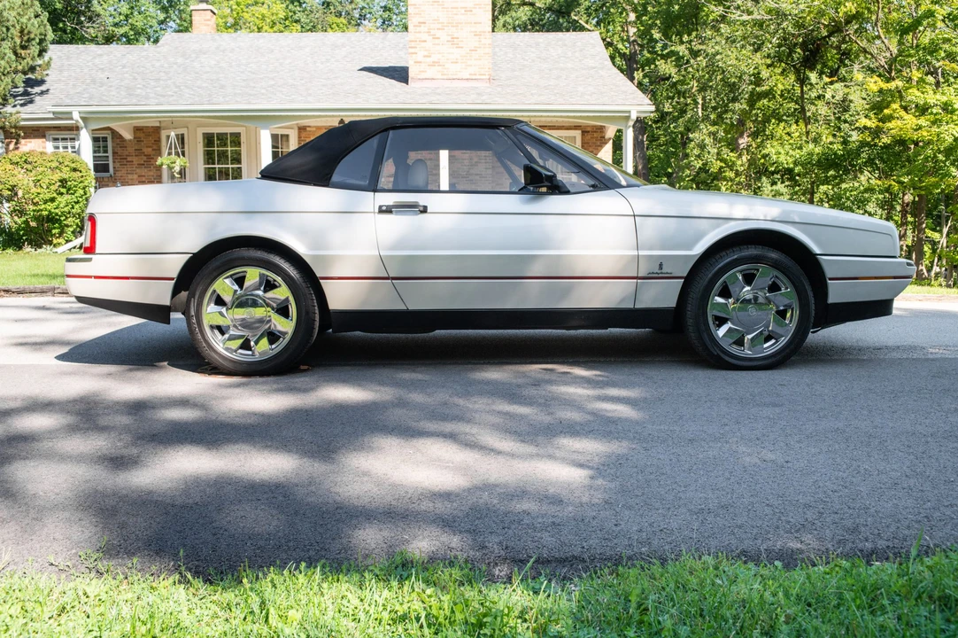 1991 Cadillac Allante - Image 22 of 31