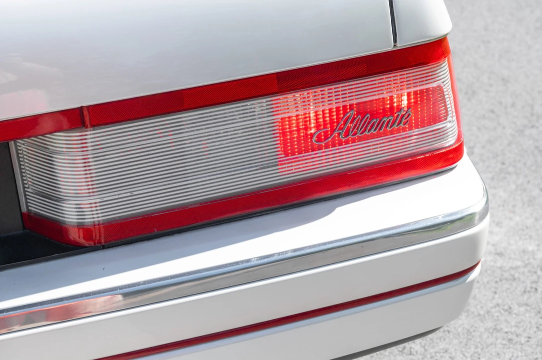 1991 Cadillac Allante - Image 30 of 31