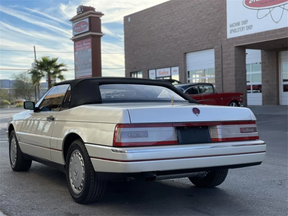 1991 Cadillac Allante - Image 19 of 31