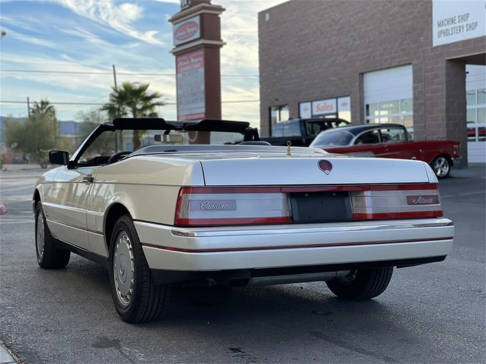 1991 Cadillac Allante - Image 6 of 31