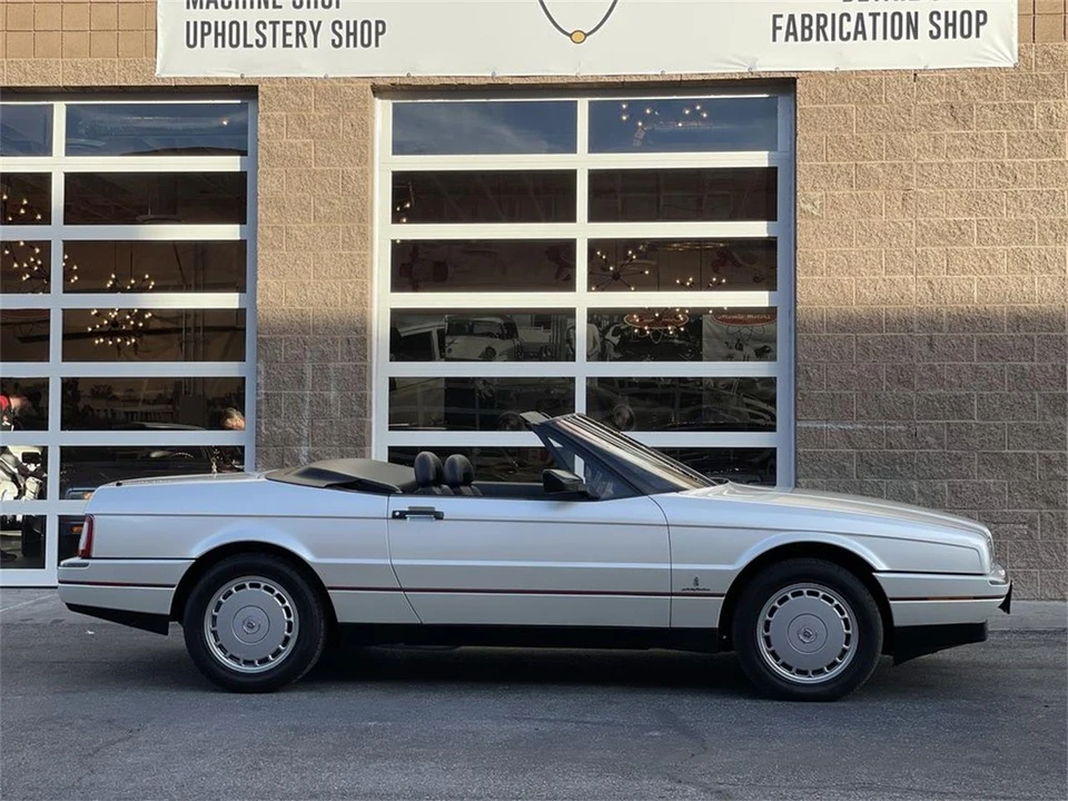 1991 Cadillac Allante - Image 2 of 31