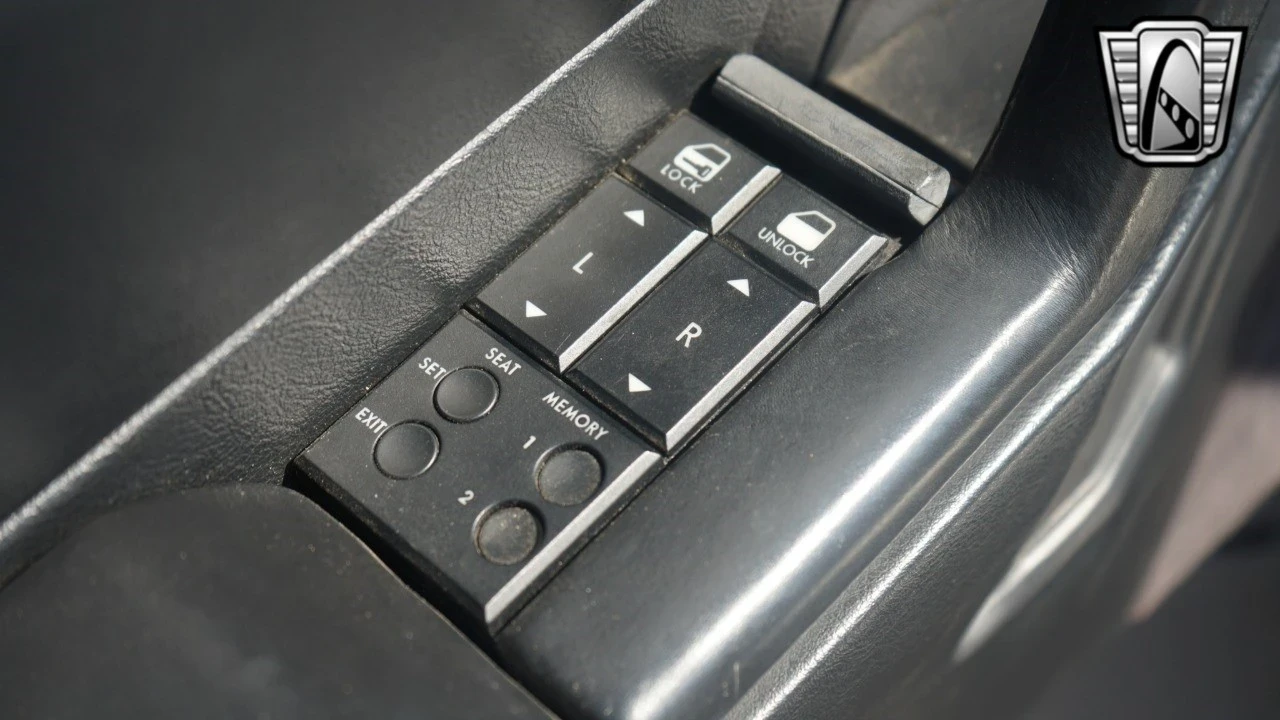 1991 Cadillac Allante - Image 18 of 21