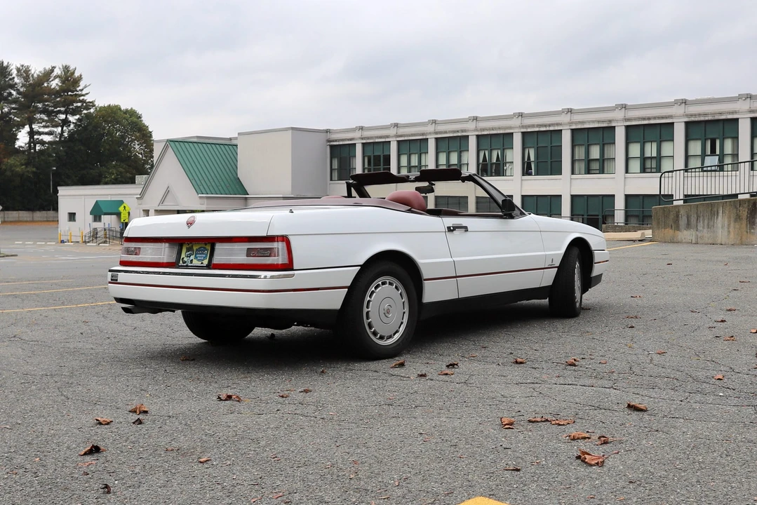 1991 Cadillac Allante - Image 12 of 31