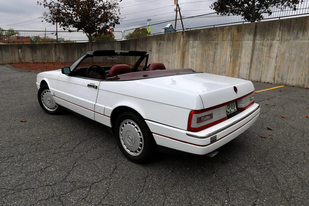 1991 Cadillac Allante - Image 28 of 31