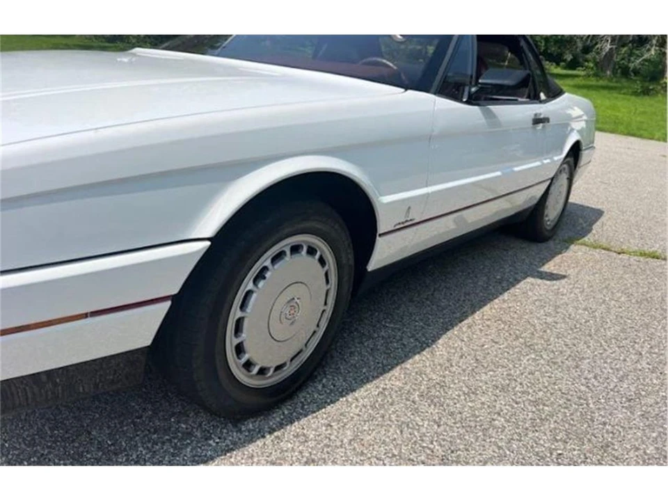 1991 Cadillac Allante - Image 13 of 21