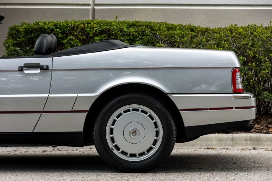 1991 Cadillac Allante - Image 10 of 31