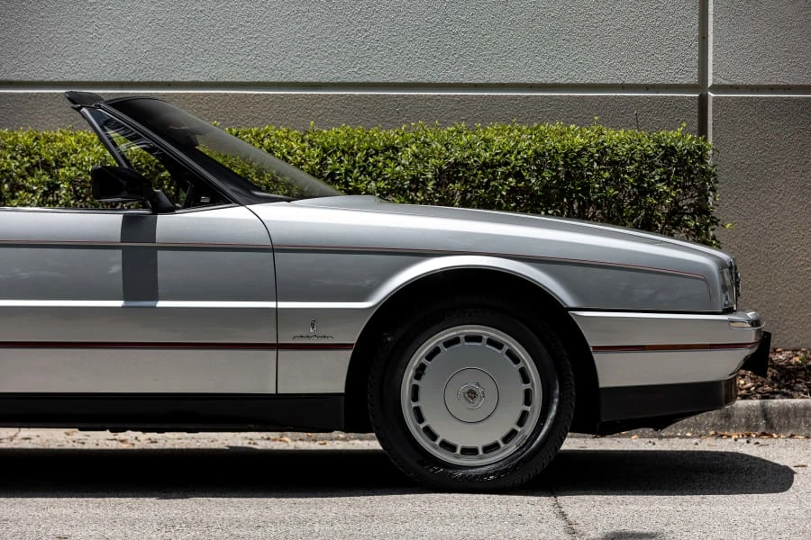 1991 Cadillac Allante - Image 11 of 31