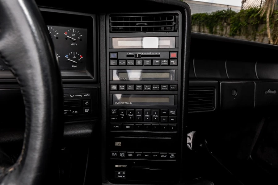 1991 Cadillac Allante - Image 26 of 31