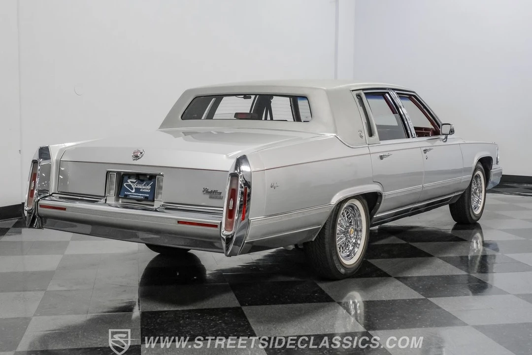 1991 Cadillac Brougham - Image 25 of 31