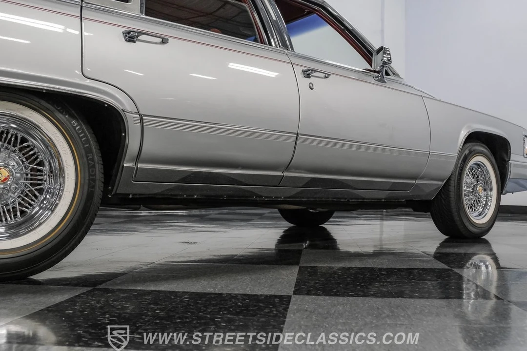 1991 Cadillac Brougham - Image 28 of 31