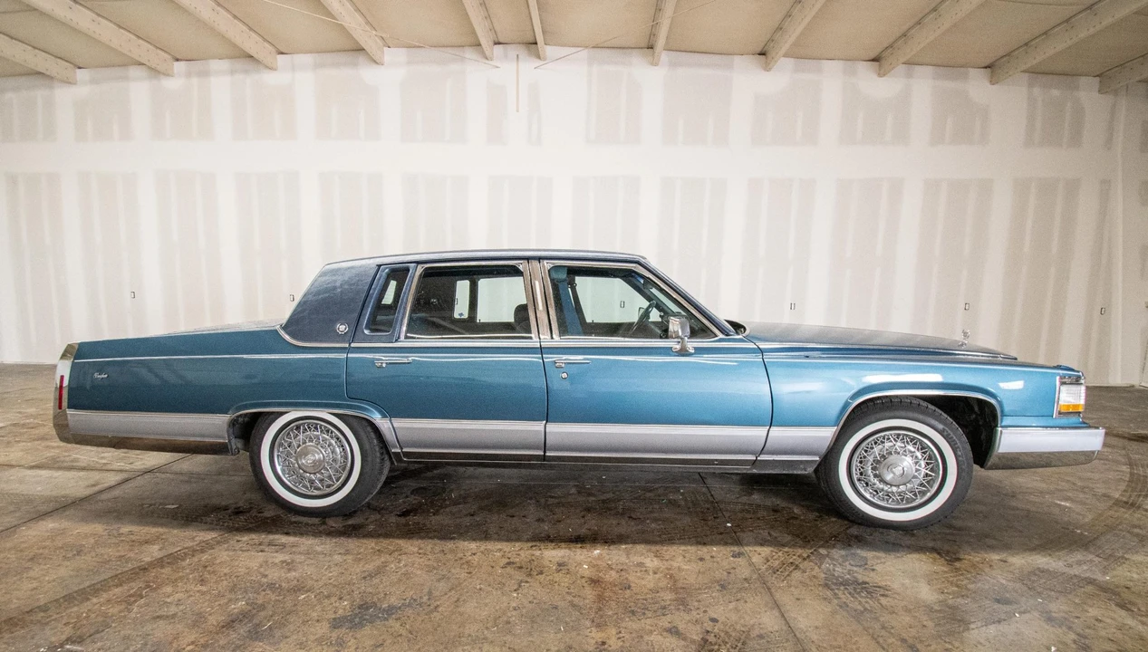 1991 Cadillac Brougham - Image 8 of 31