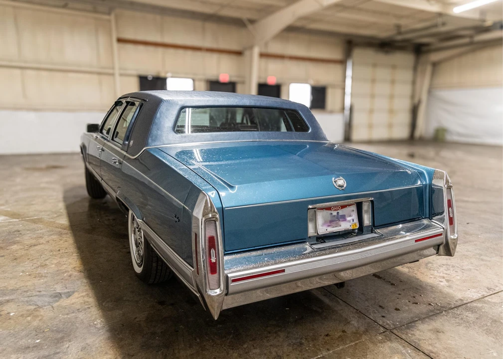 1991 Cadillac Brougham - Image 12 of 31