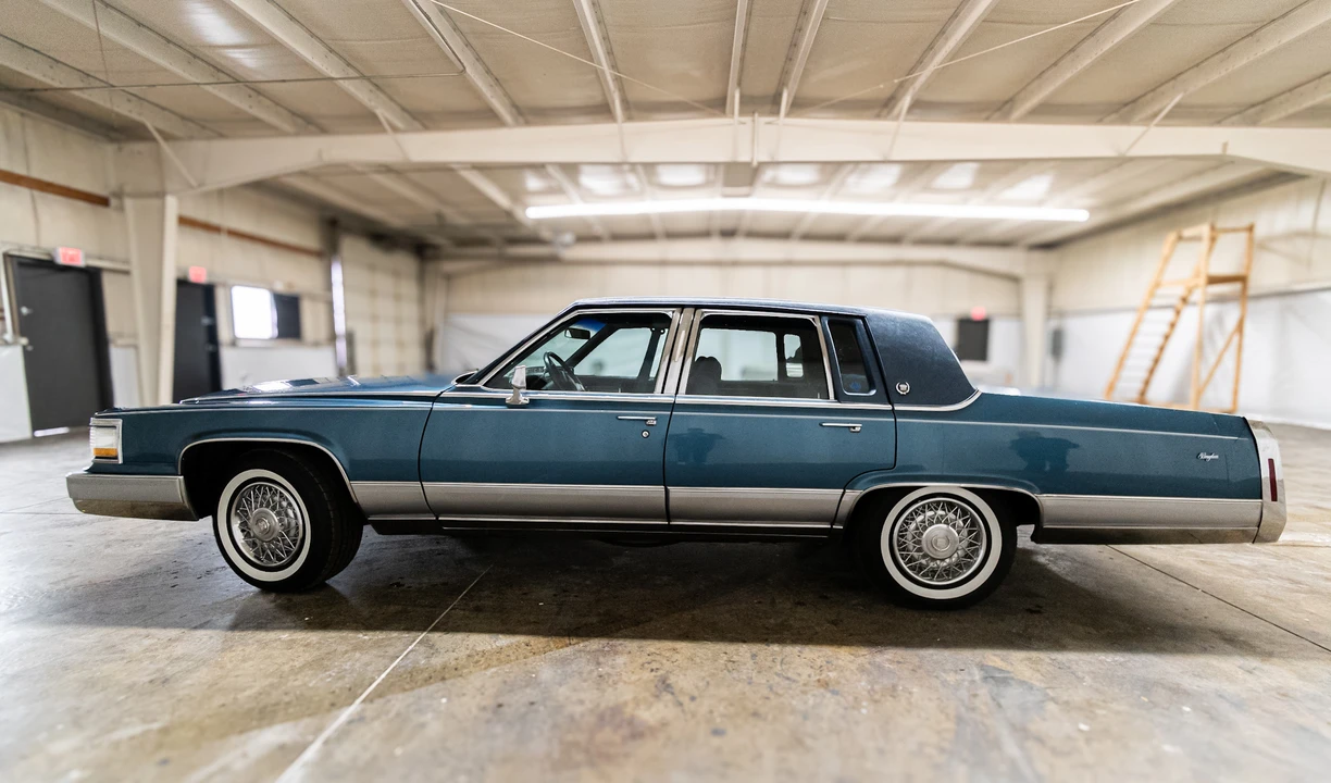 1991 Cadillac Brougham - Image 14 of 31