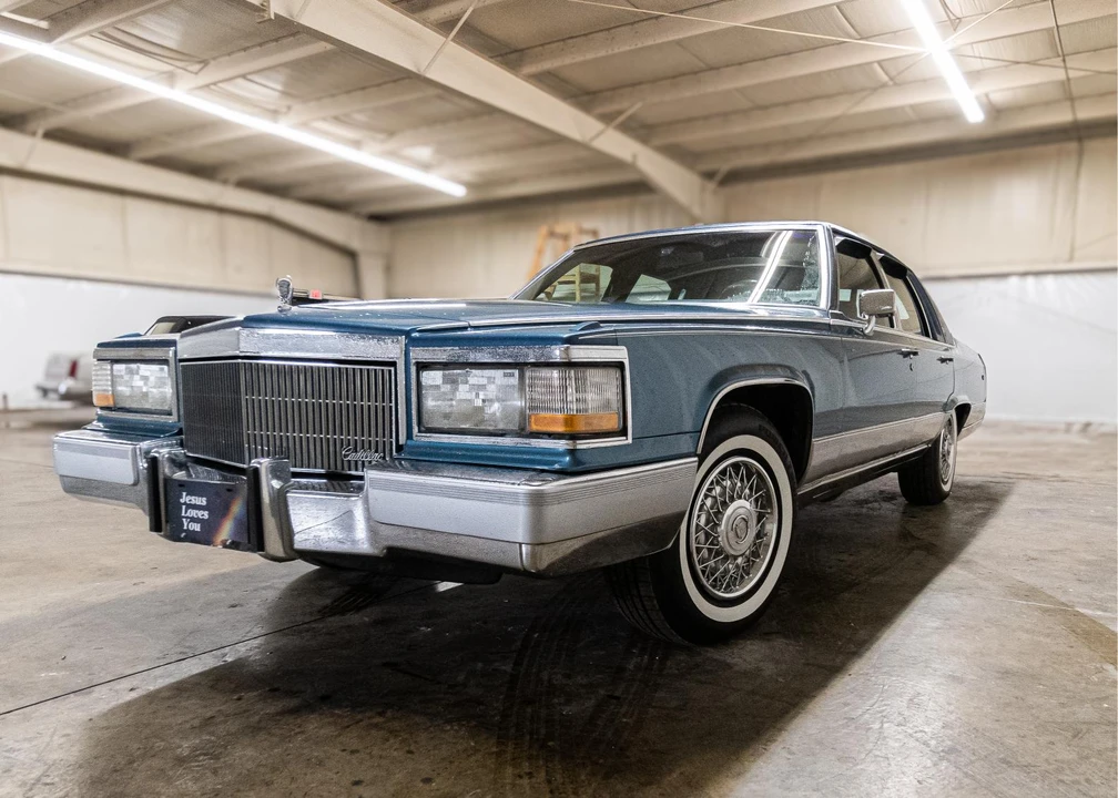 1991 Cadillac Brougham - Image 3 of 31