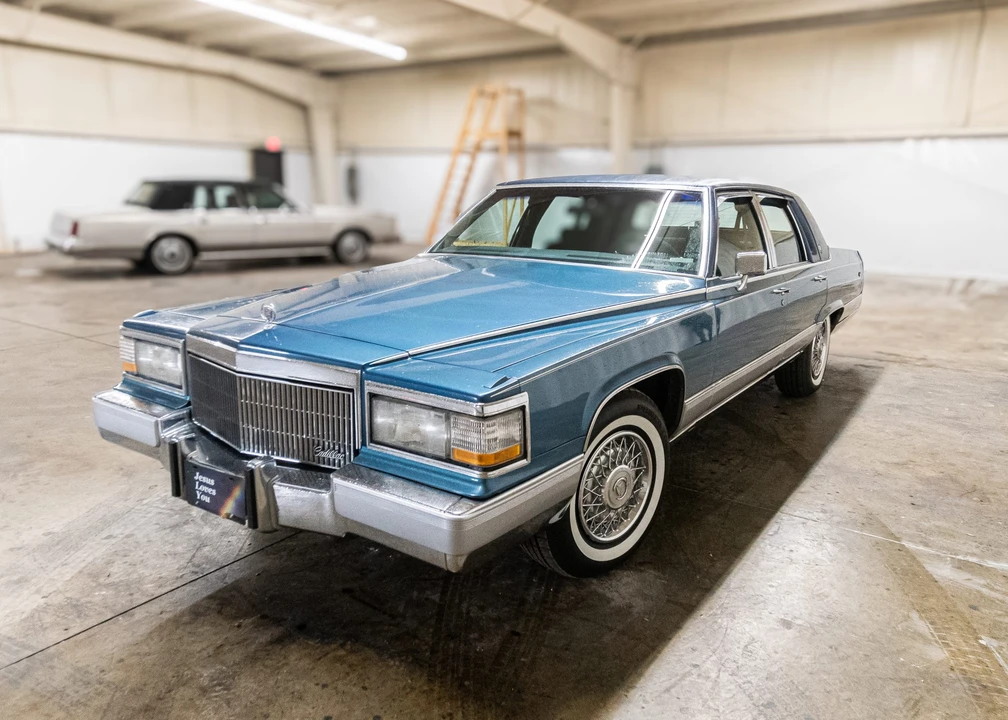 1991 Cadillac Brougham - Image 2 of 31