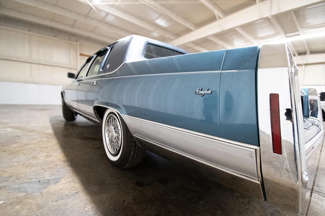 1991 Cadillac Brougham - Image 23 of 31