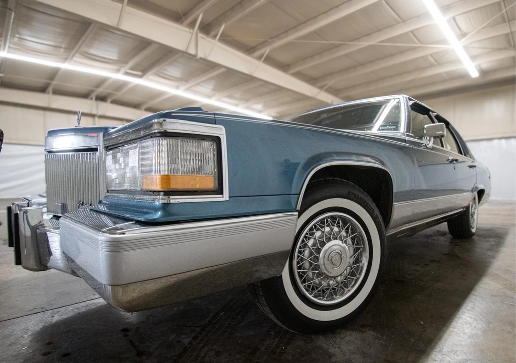 1991 Cadillac Brougham - Image 22 of 31