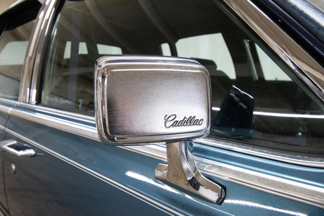 1991 Cadillac Brougham - Image 25 of 31