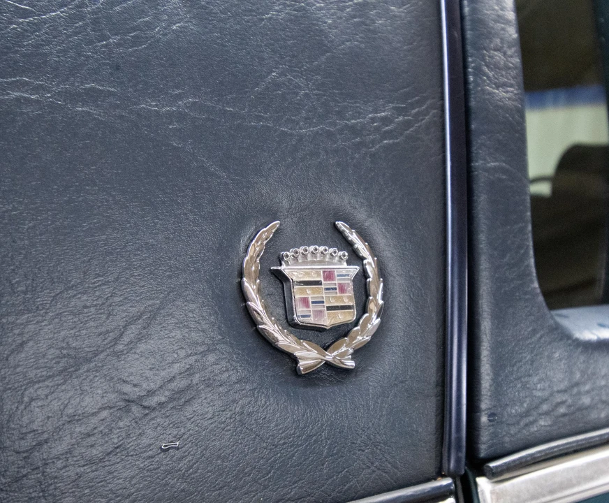 1991 Cadillac Brougham - Image 21 of 31