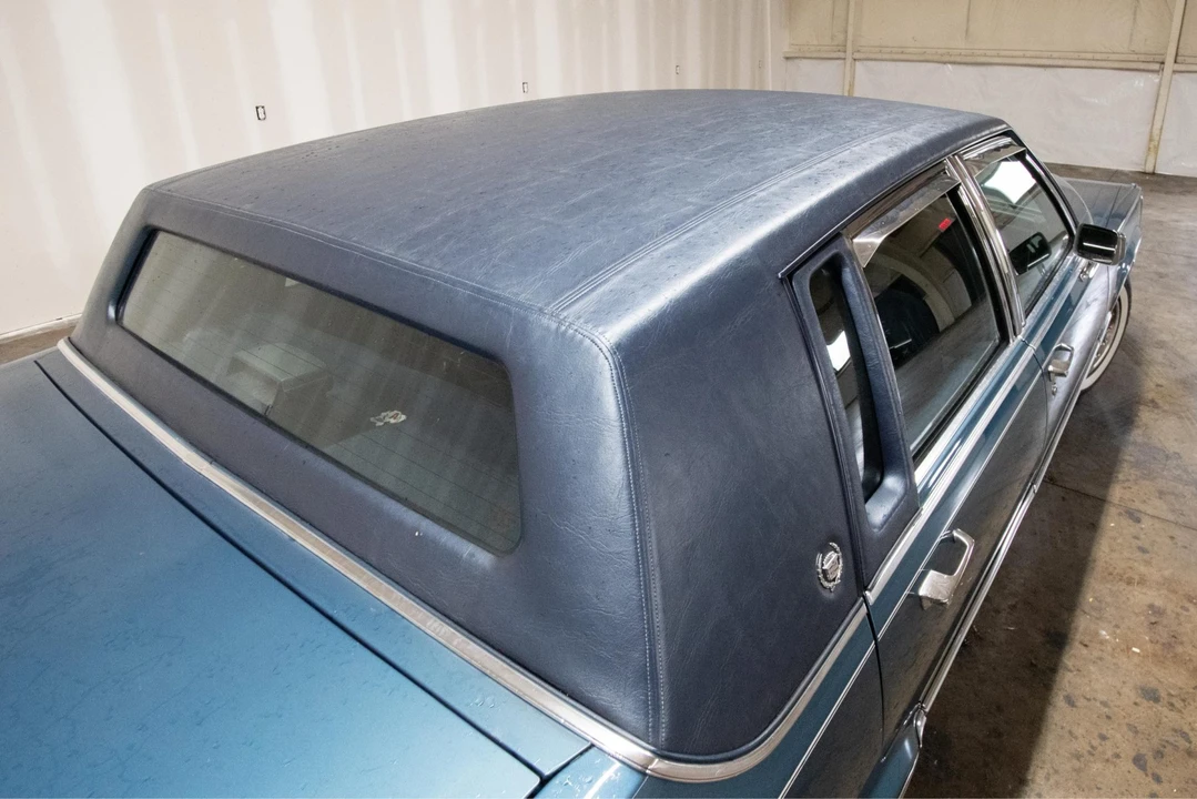 1991 Cadillac Brougham - Image 19 of 31