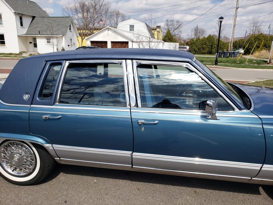 1991 Cadillac Brougham - Image 18 of 31