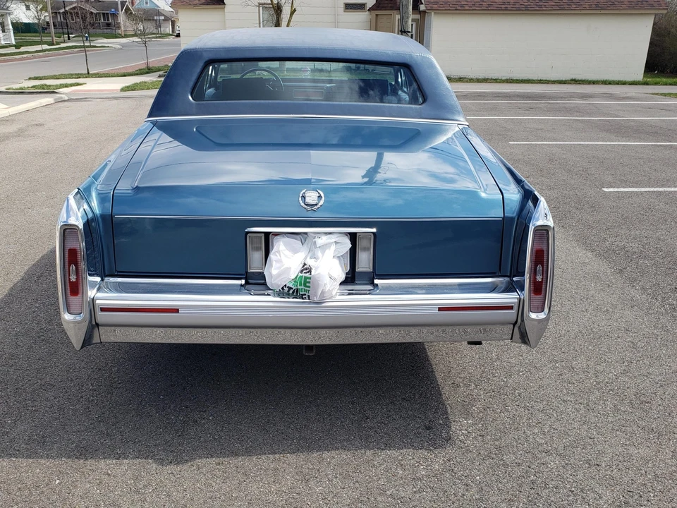 1991 Cadillac Brougham - Image 16 of 31