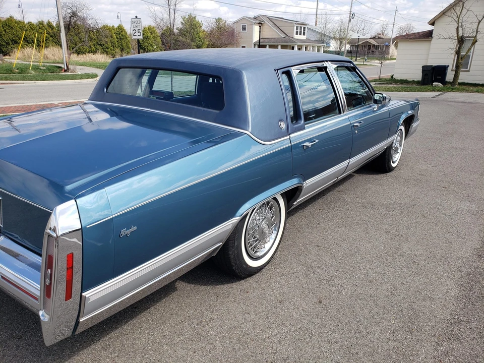 1991 Cadillac Brougham - Image 17 of 31