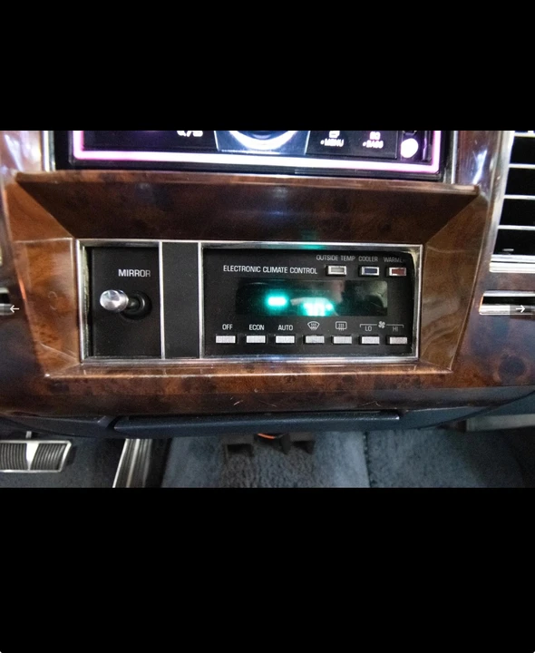 1991 Cadillac Brougham - Image 24 of 31