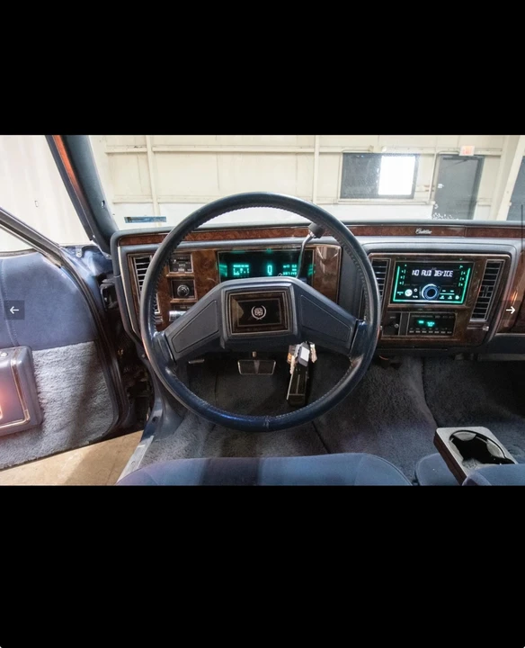 1991 Cadillac Brougham - Image 19 of 31