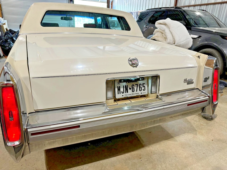 1991 Cadillac Brougham - Image 10 of 21