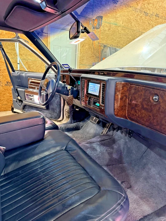 1991 Cadillac Brougham - Image 16 of 21