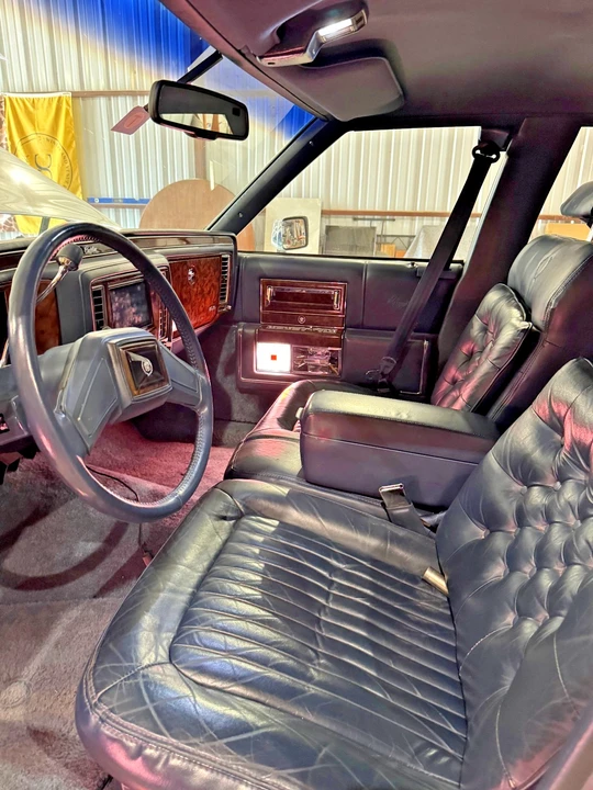 1991 Cadillac Brougham - Image 19 of 21