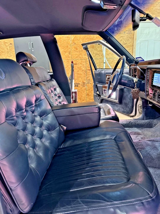 1991 Cadillac Brougham - Image 17 of 21