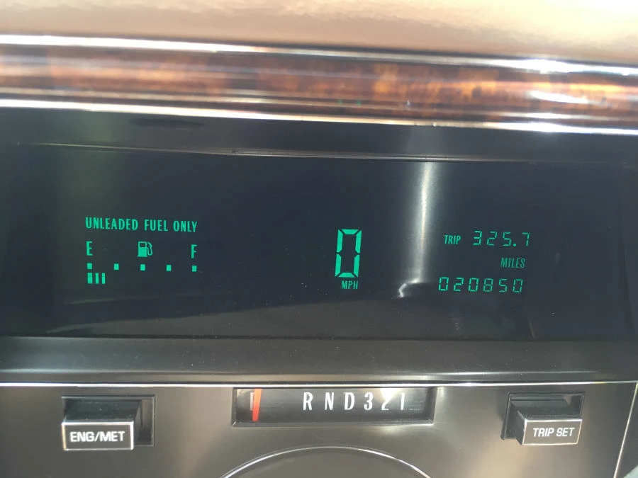 1991 Cadillac Brougham - Image 4 of 8