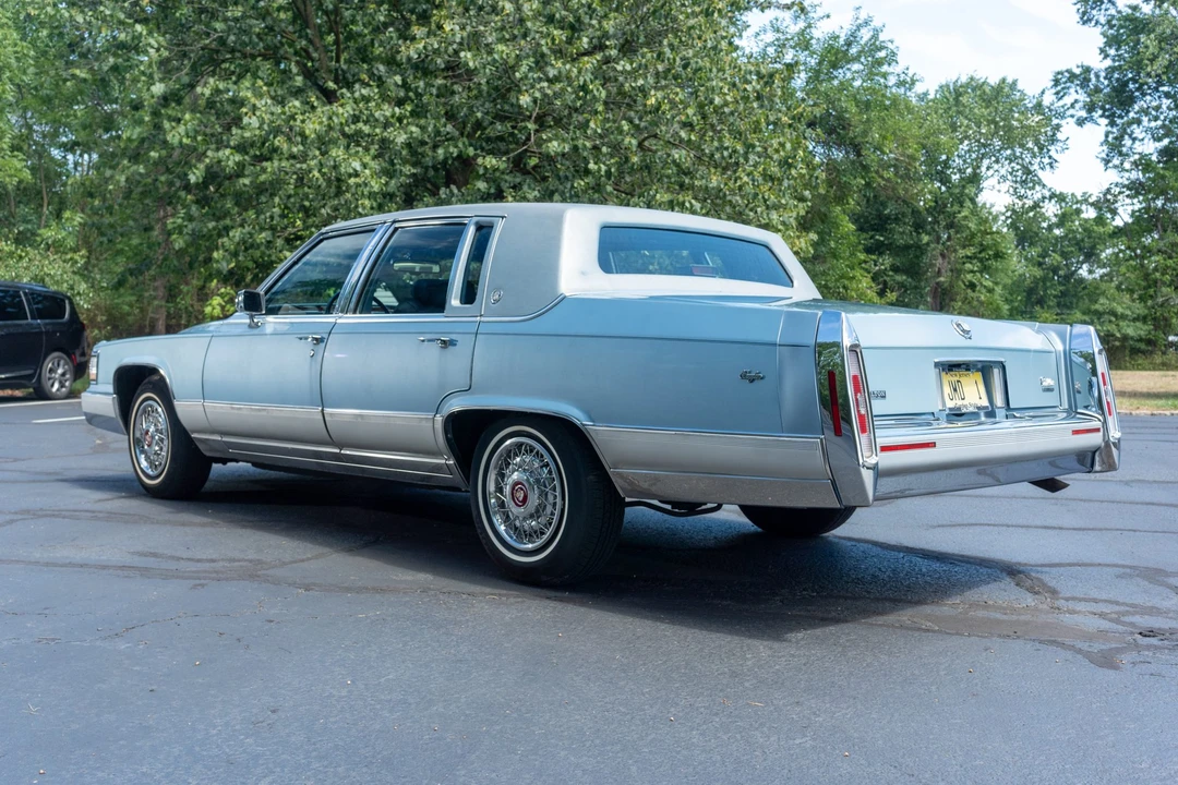 1991 Cadillac Brougham - Image 3 of 31