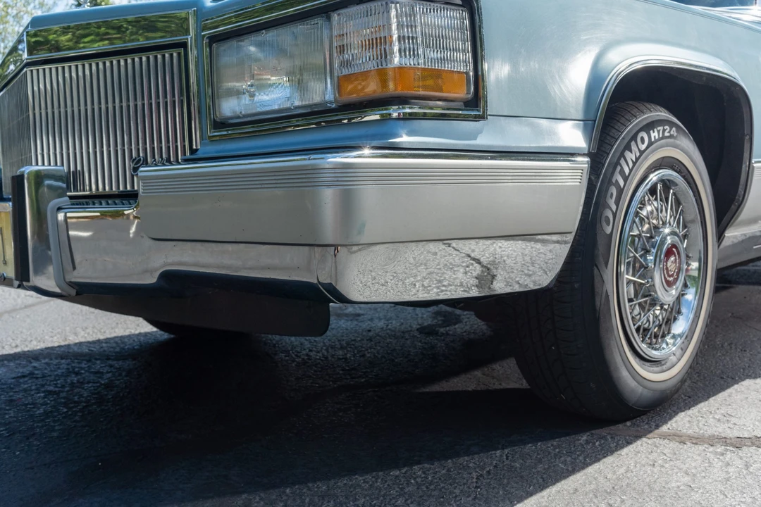 1991 Cadillac Brougham - Image 16 of 31